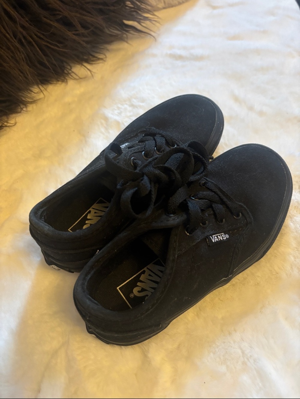 Vans Kids Black Low-Top Canvas Sneakers